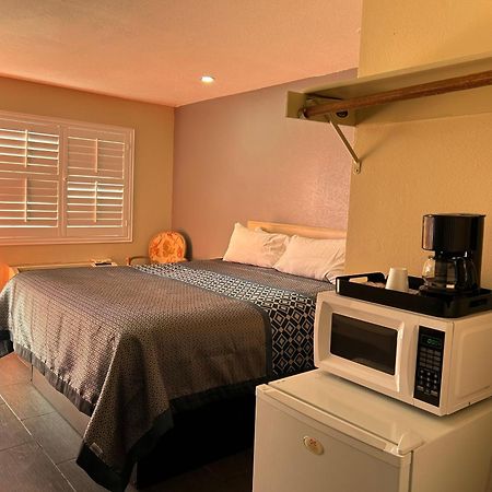 California Inn Hotel And Suites Adelanto Us 395 外观 照片