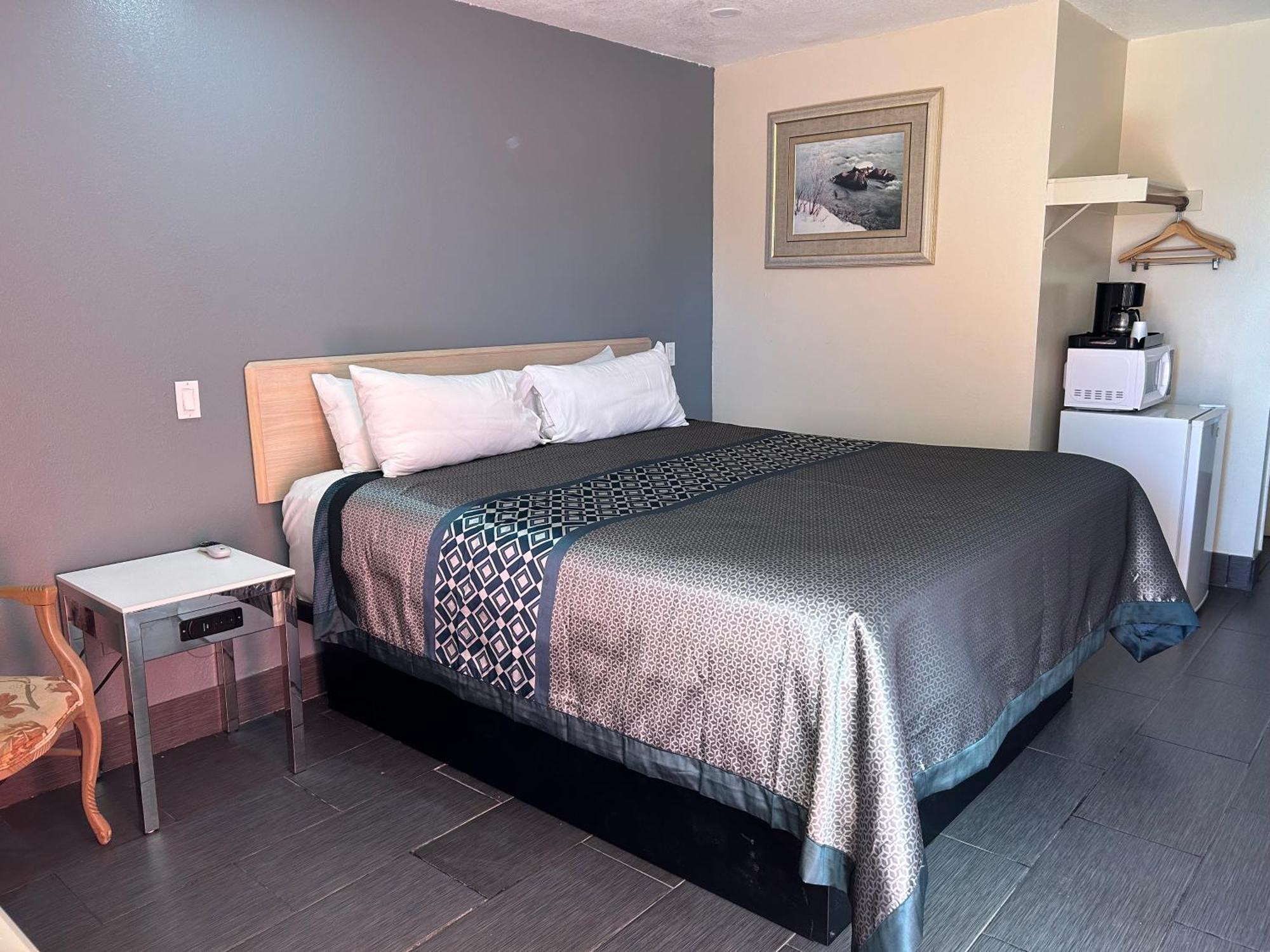California Inn Hotel And Suites Adelanto Us 395 外观 照片