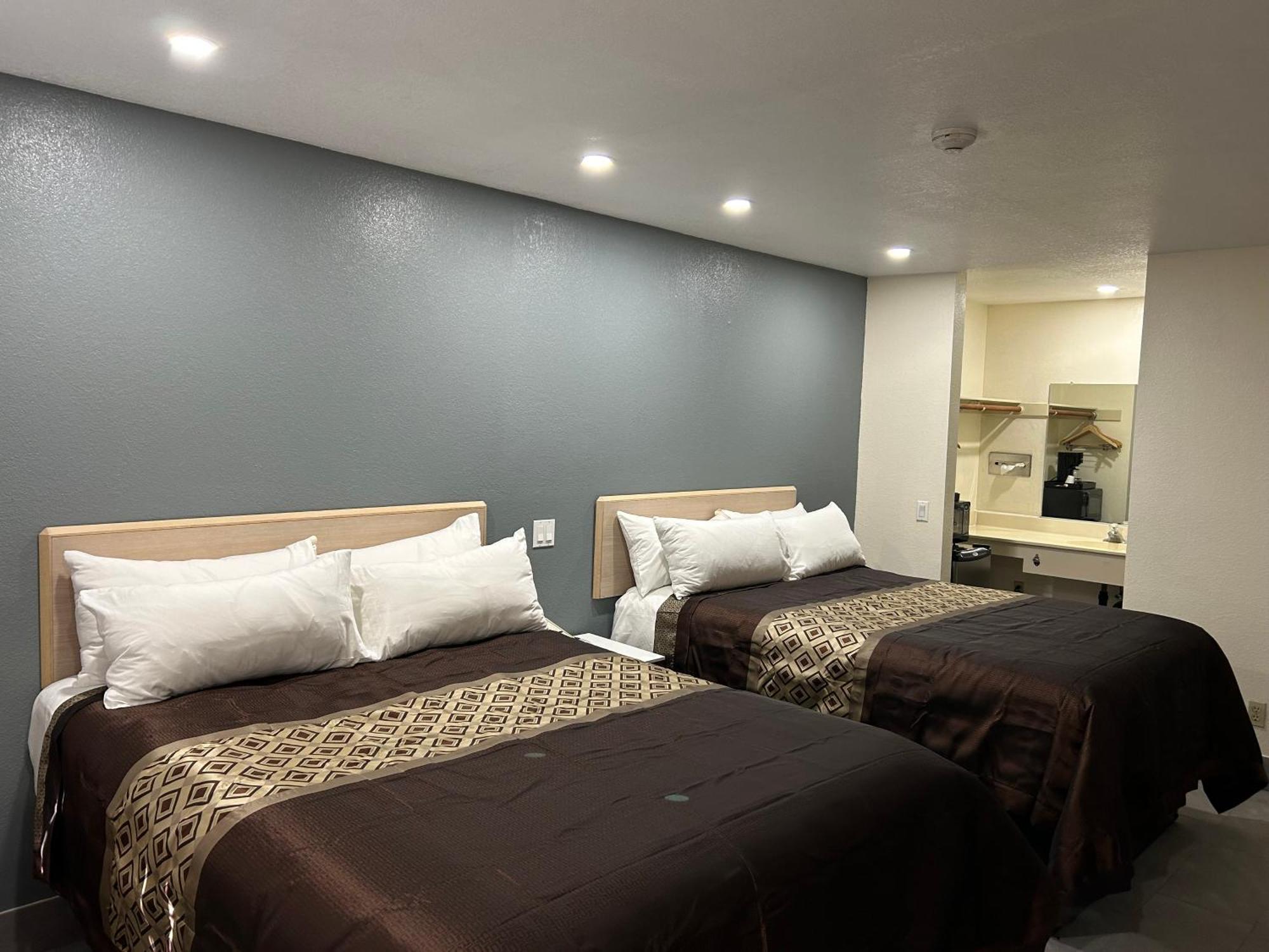 California Inn Hotel And Suites Adelanto Us 395 外观 照片