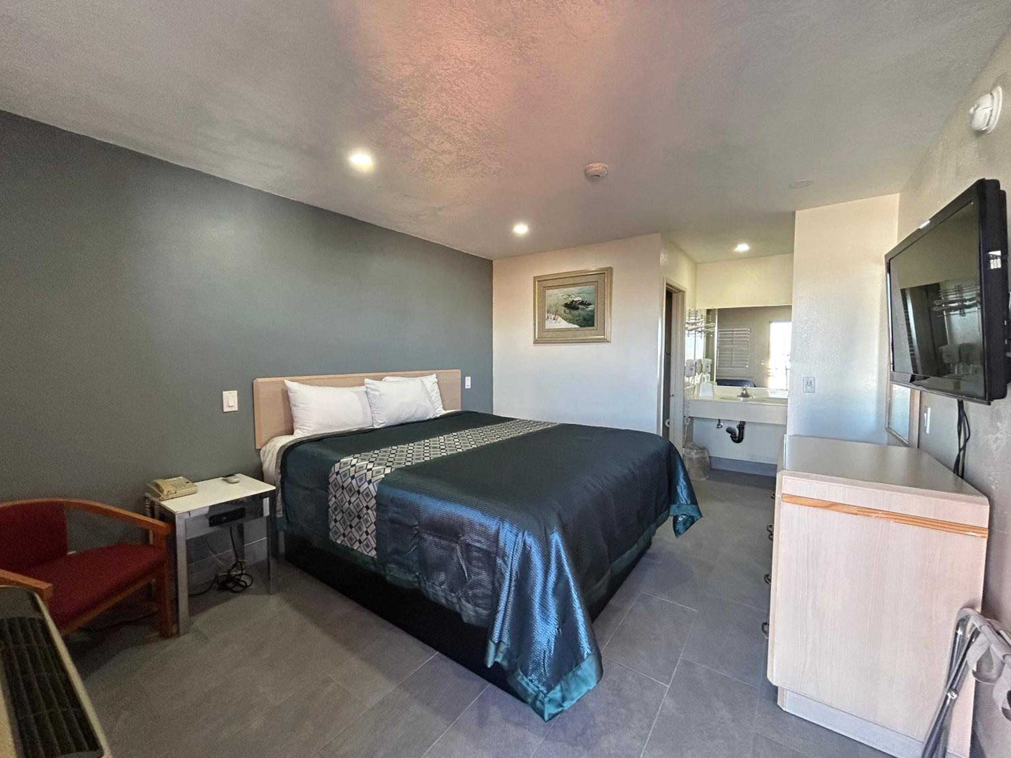 California Inn Hotel And Suites Adelanto Us 395 外观 照片