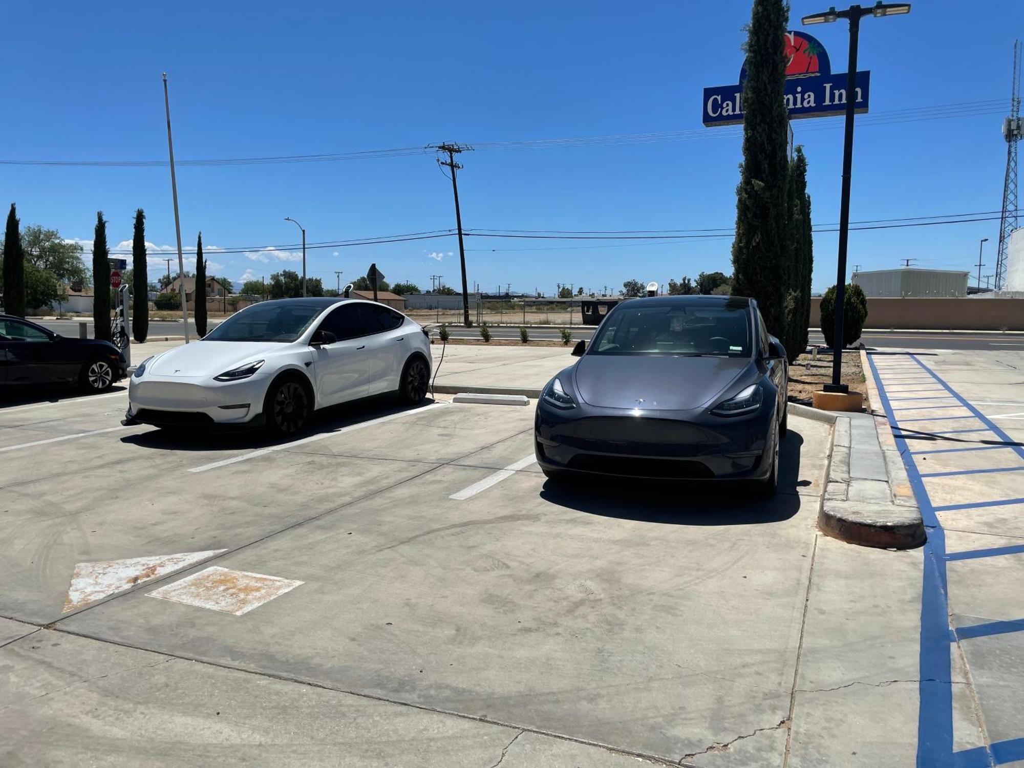 California Inn Hotel And Suites Adelanto Us 395 外观 照片