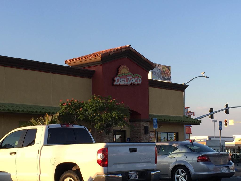 California Inn Hotel And Suites Adelanto Us 395 外观 照片