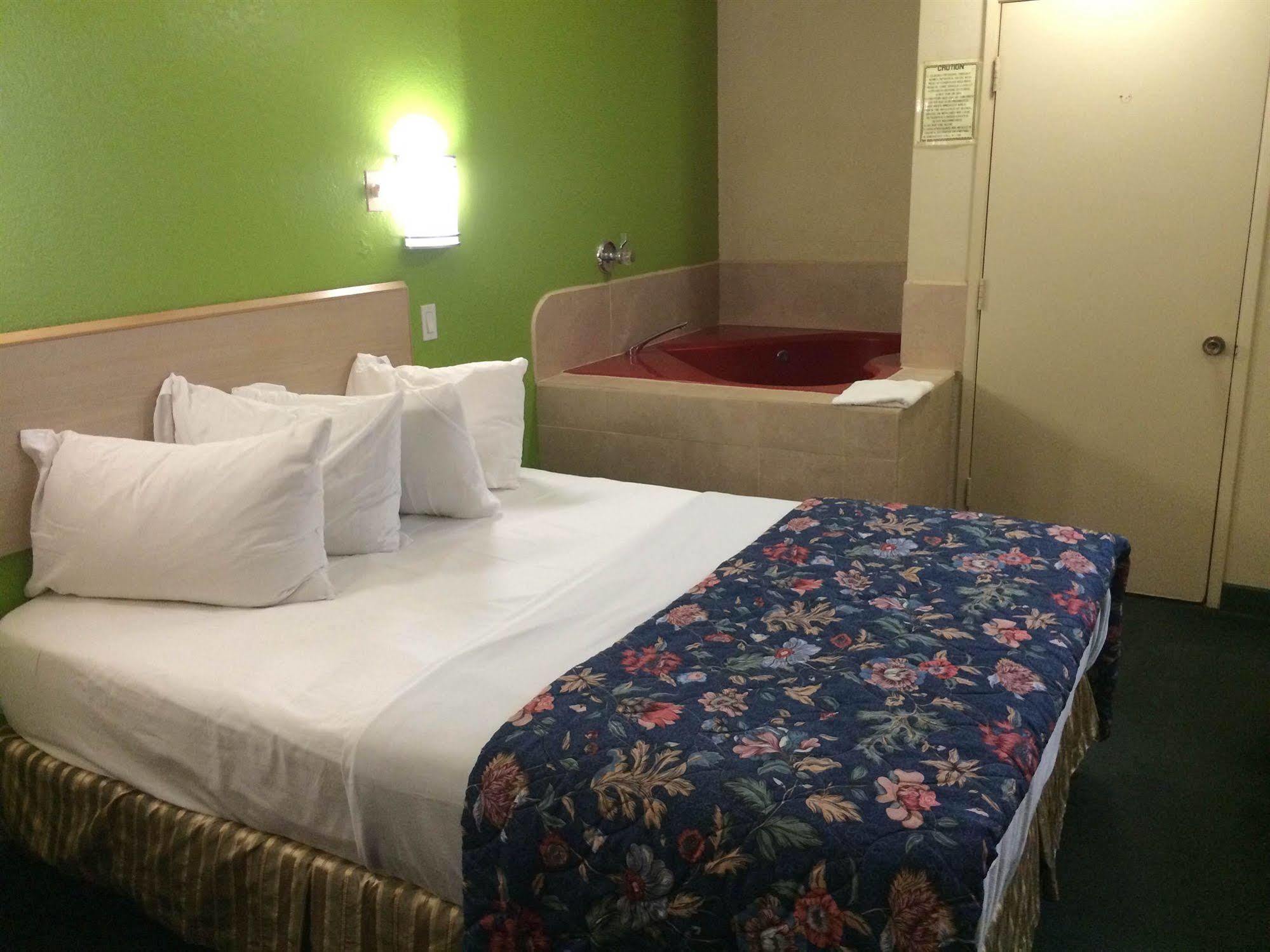 California Inn Hotel And Suites Adelanto Us 395 外观 照片