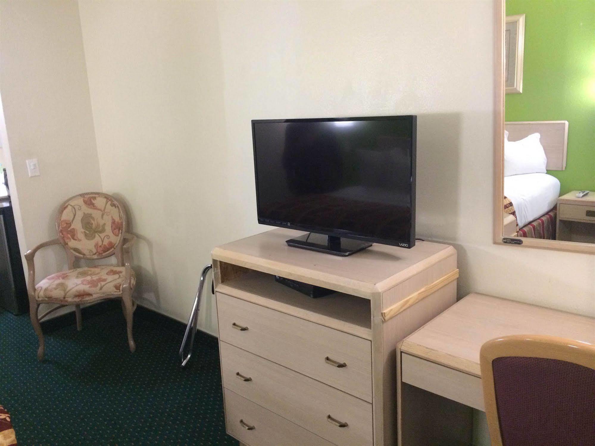 California Inn Hotel And Suites Adelanto Us 395 外观 照片
